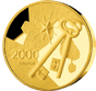 Fotografi på 2000 kronors jubileumsmynt i guld, frånsida, 250-års jubileet av Kungliga slottet i Stockholm